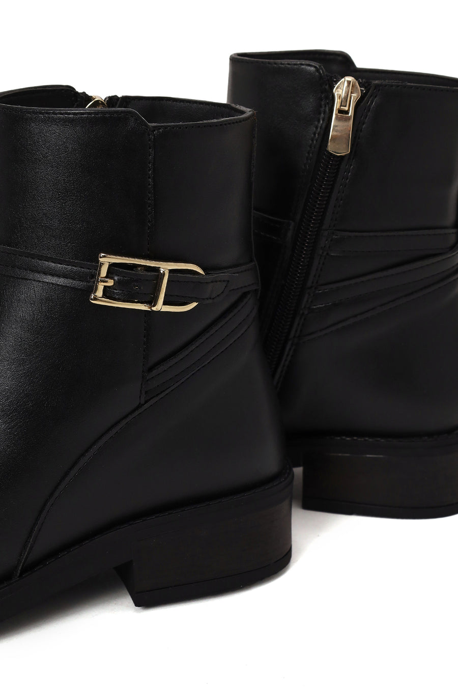 Woman Black Zip Closure Buckled Boots