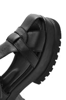 Kadın Siyah Bilekten Bantlı Kalın Tabanlı Deri Sandalet | Derimod