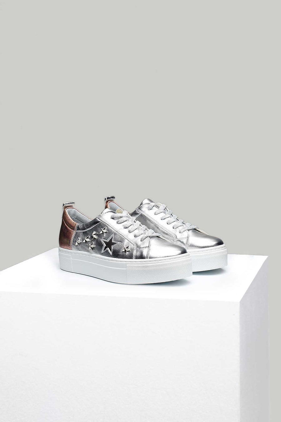 Yıldız Detaylı Gümüş Kadın Deri Sneaker